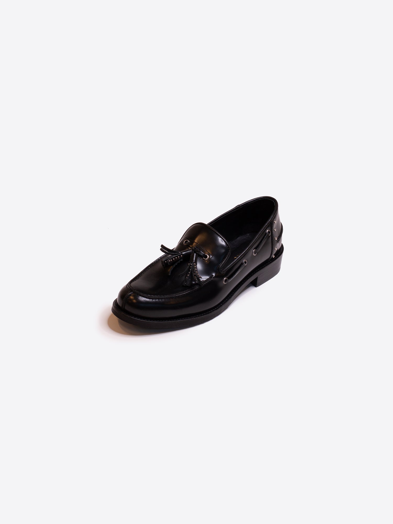 ZAPATO MOCASIN BORLAS TACHUELAS NEGRO PIEL