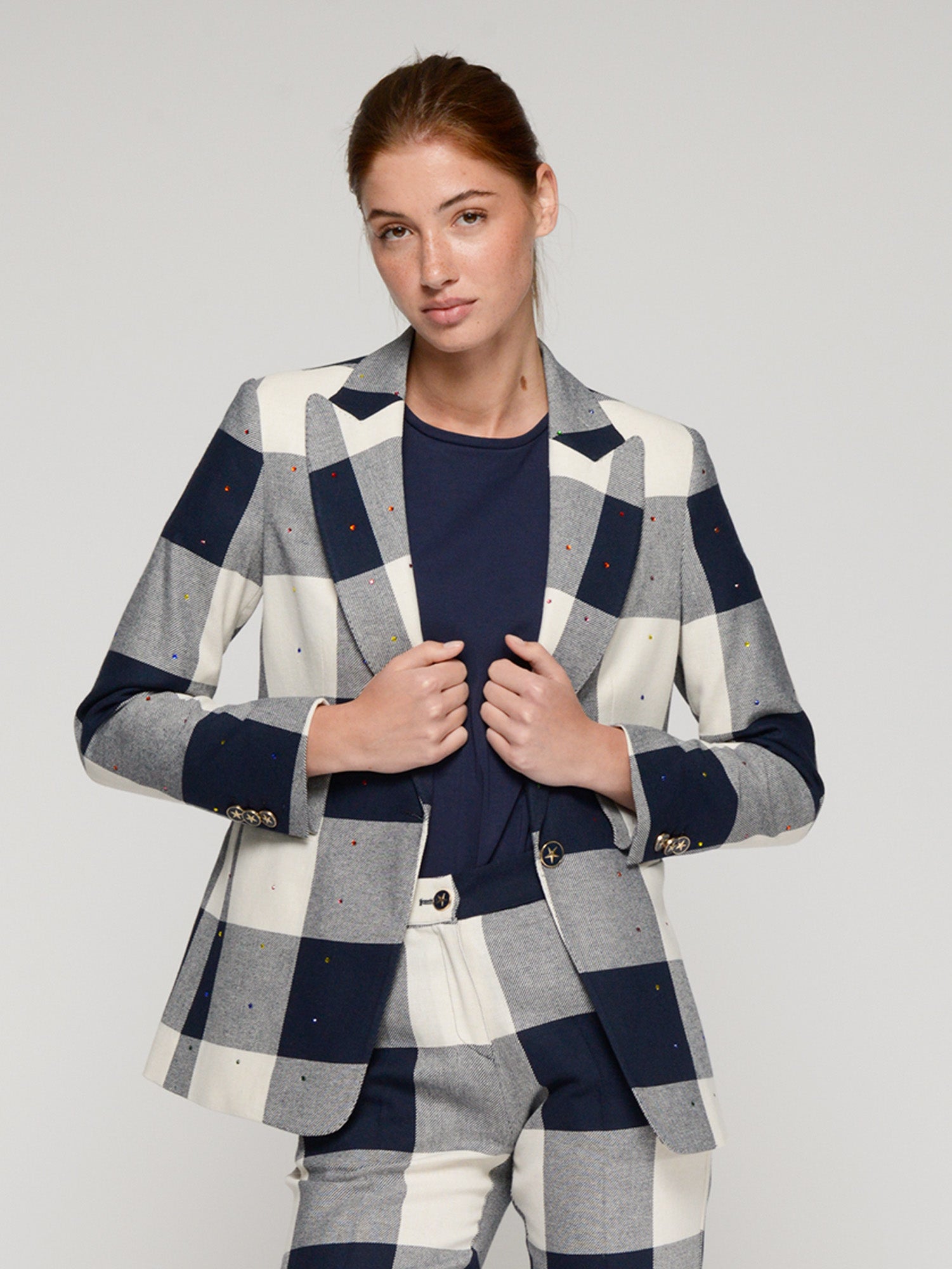CHAQUETA CUADROS MARINO Y GRIS DETALLES DE COLOR