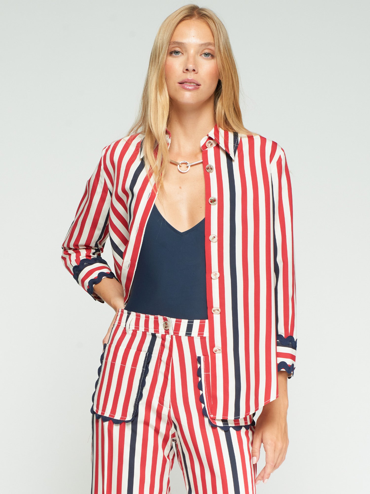 CAMISA RAYAS ROJO MARINO PUÑOS ONDULADOS