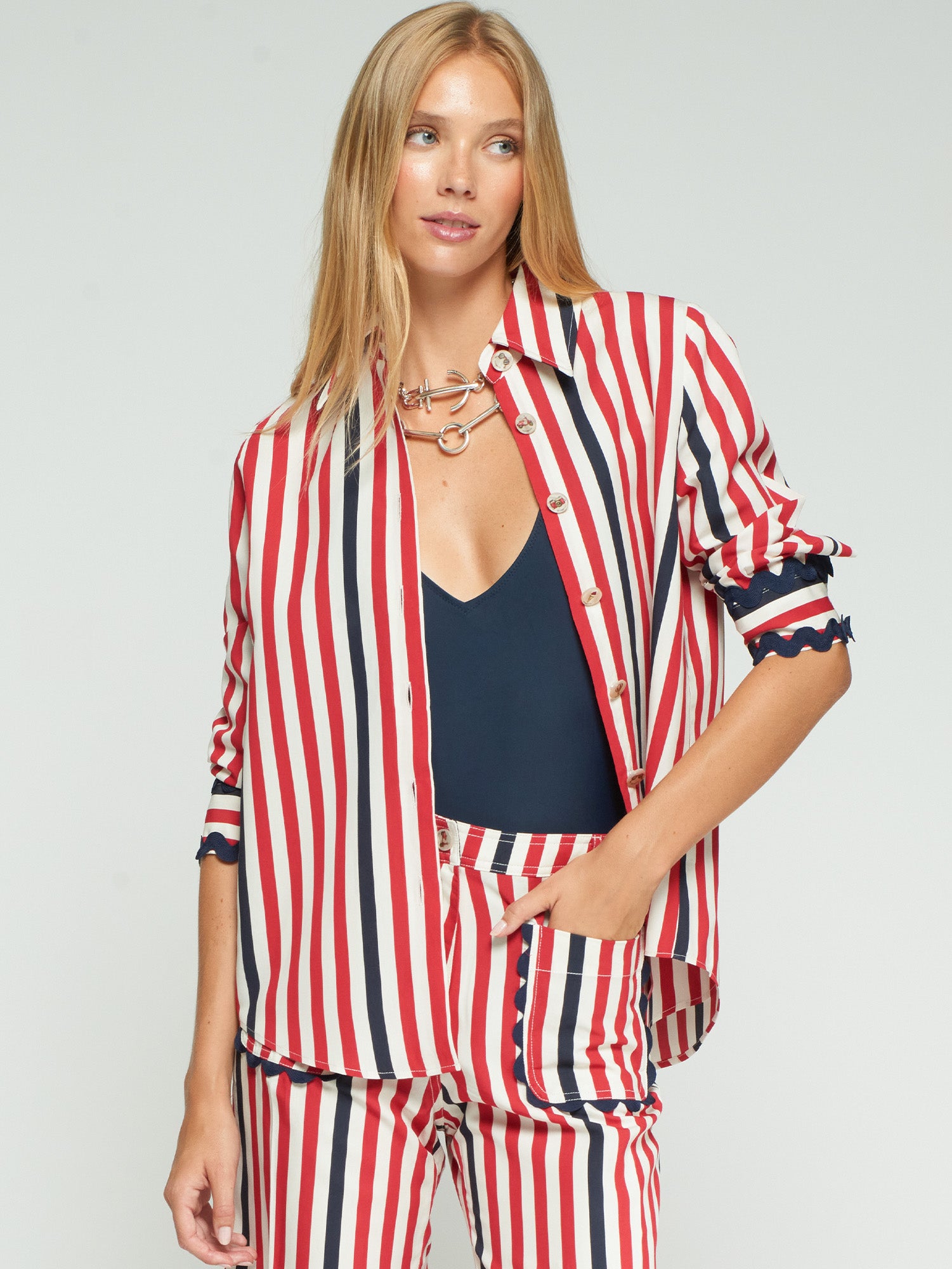 CAMISA RAYAS ROJO MARINO PUÑOS ONDULADOS