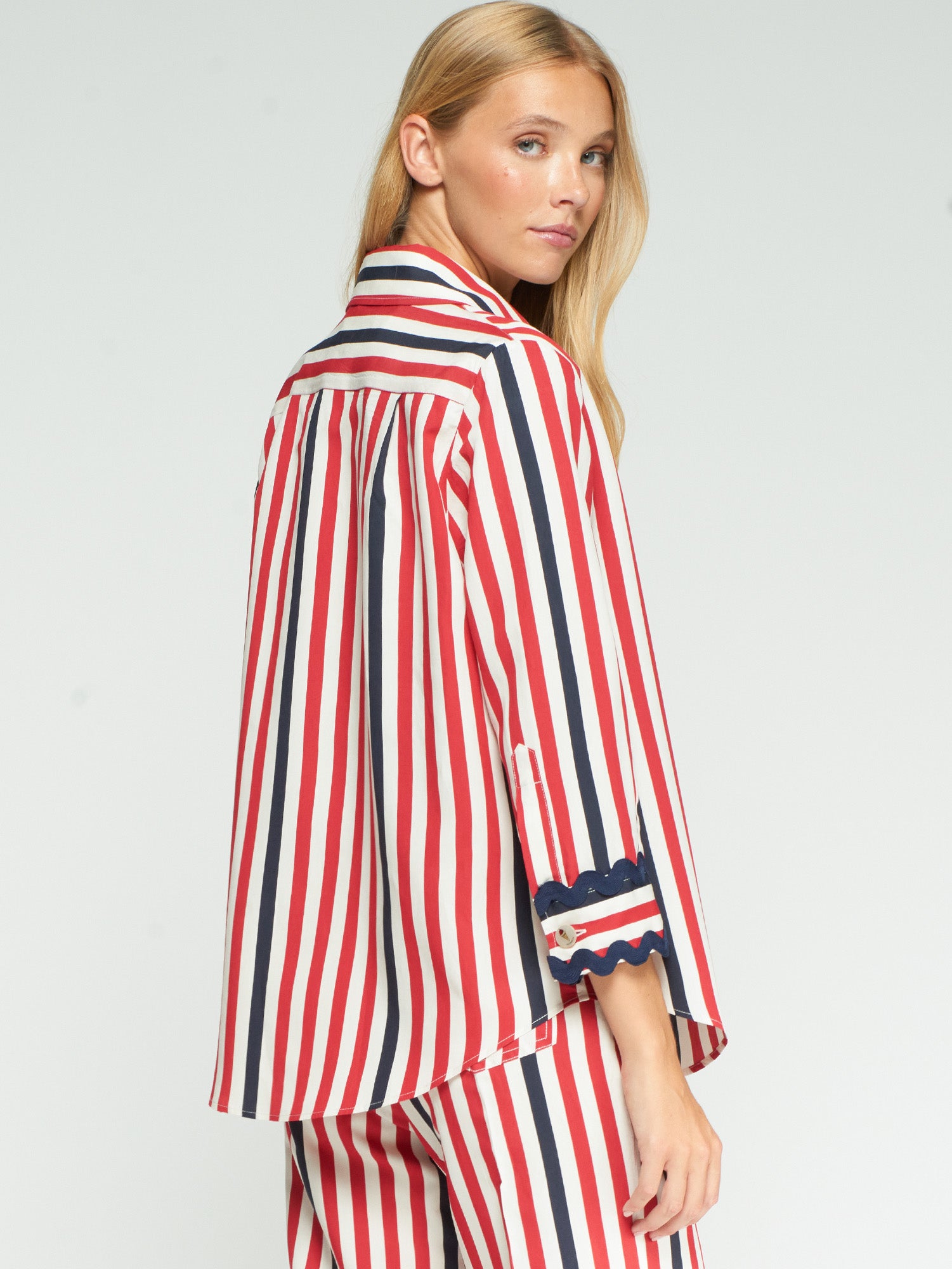 CAMISA RAYAS ROJO MARINO PUÑOS ONDULADOS