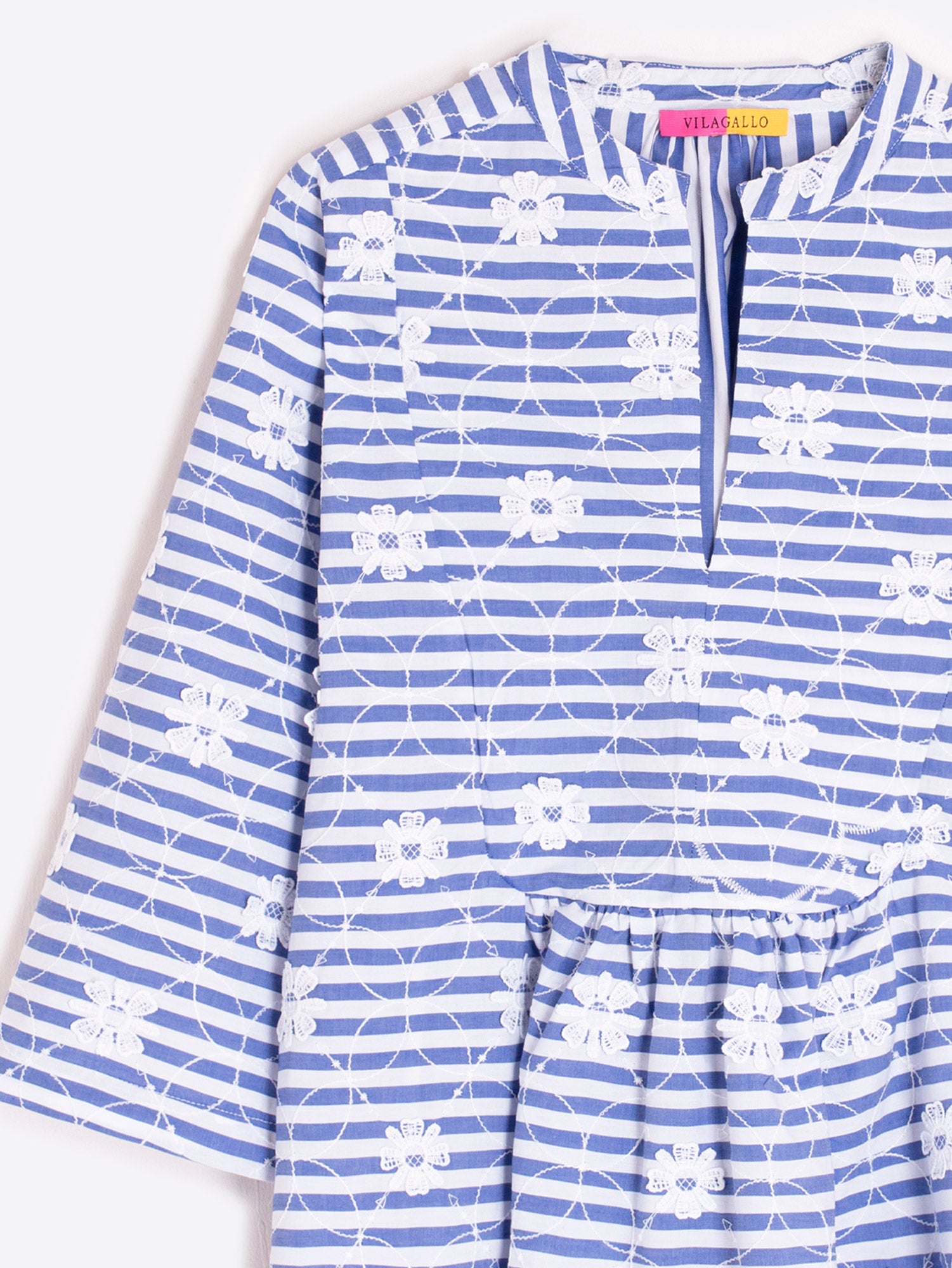 CAMISA RAYAS AZUL BORDADO FLORAL