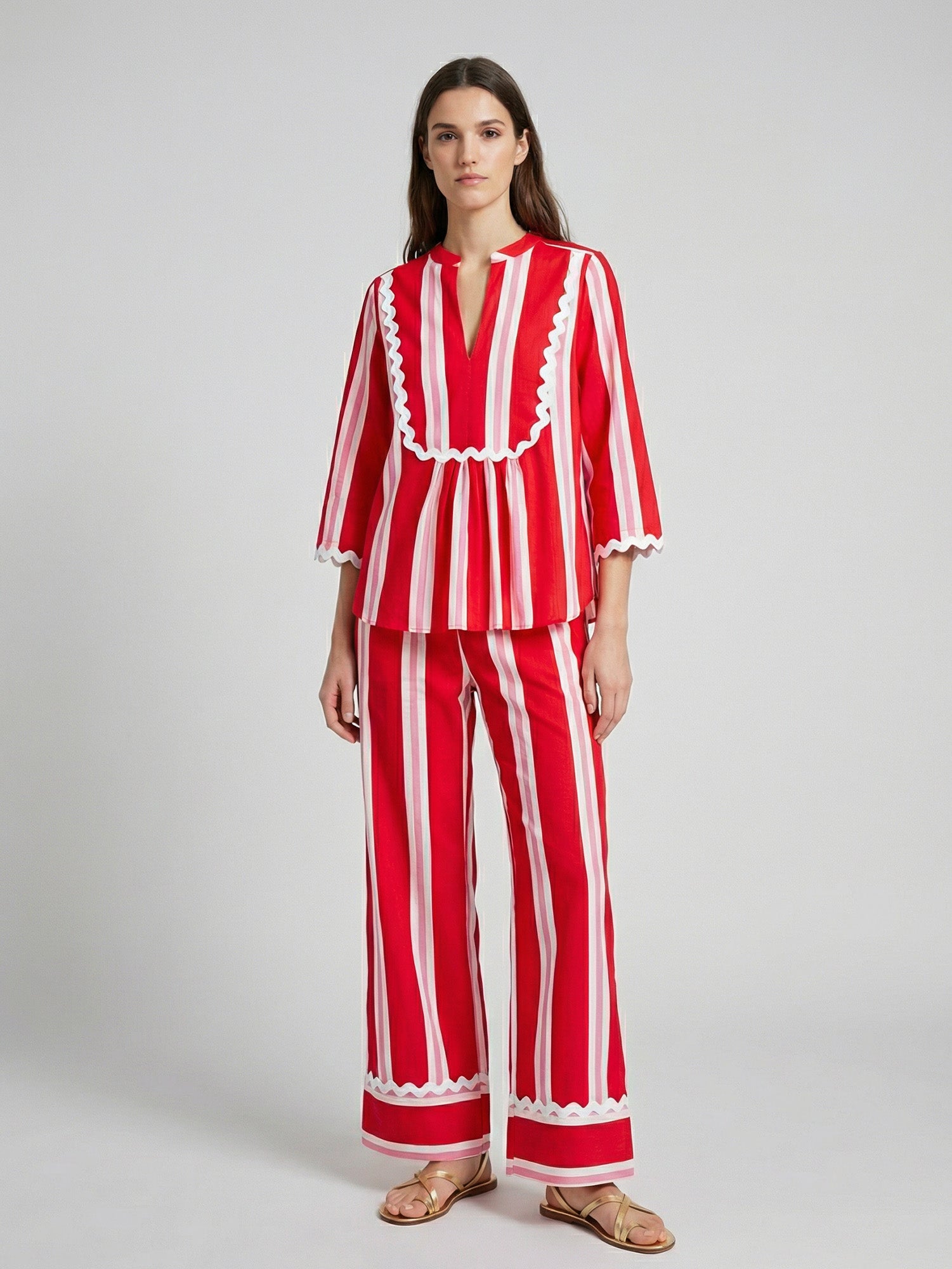 PANTALÓN SEERSUCKER RECTO RAYAS ROJAS