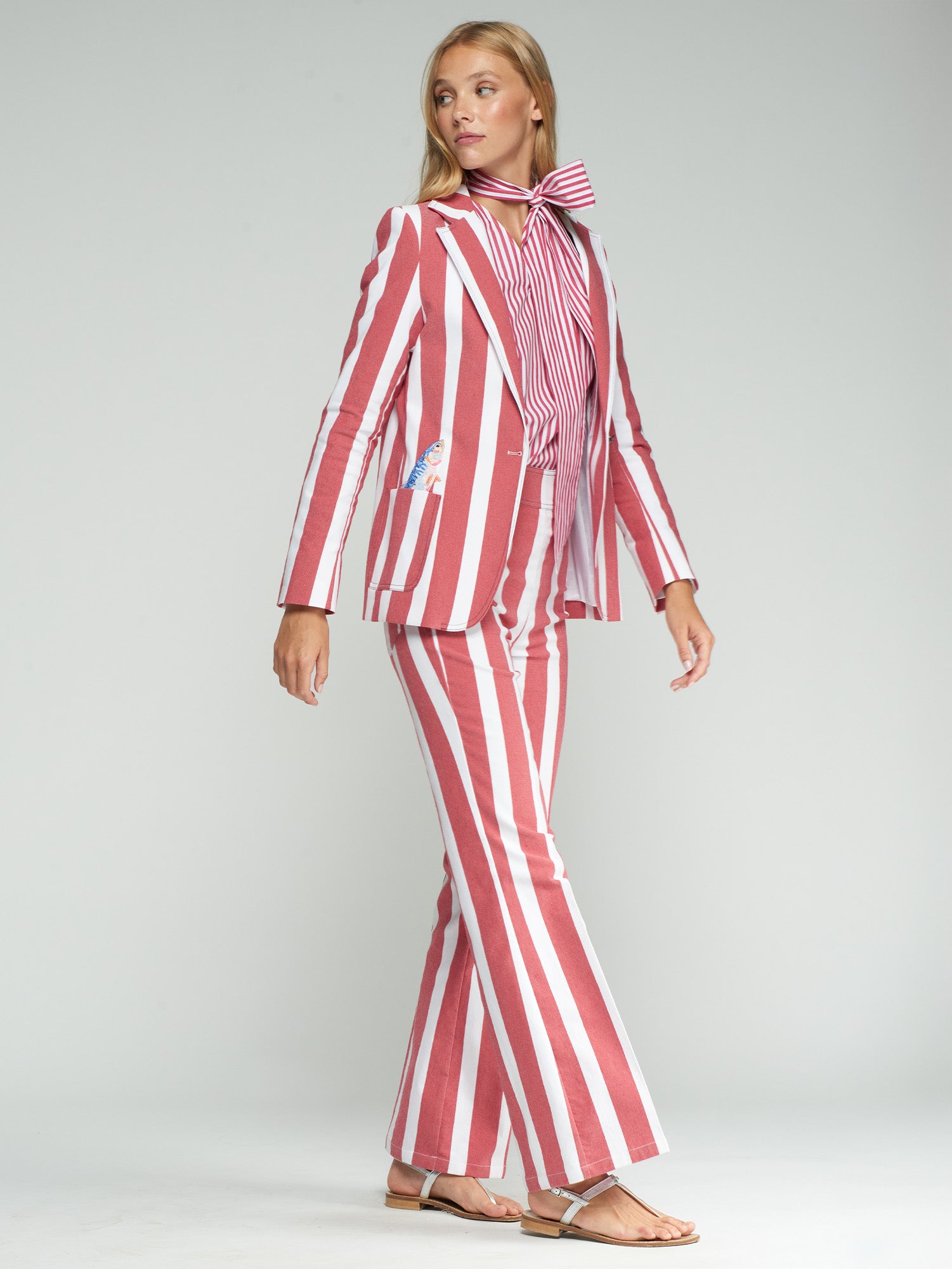 CHAQUETA RAYAS ROJAS PECES ILUSTRADOS