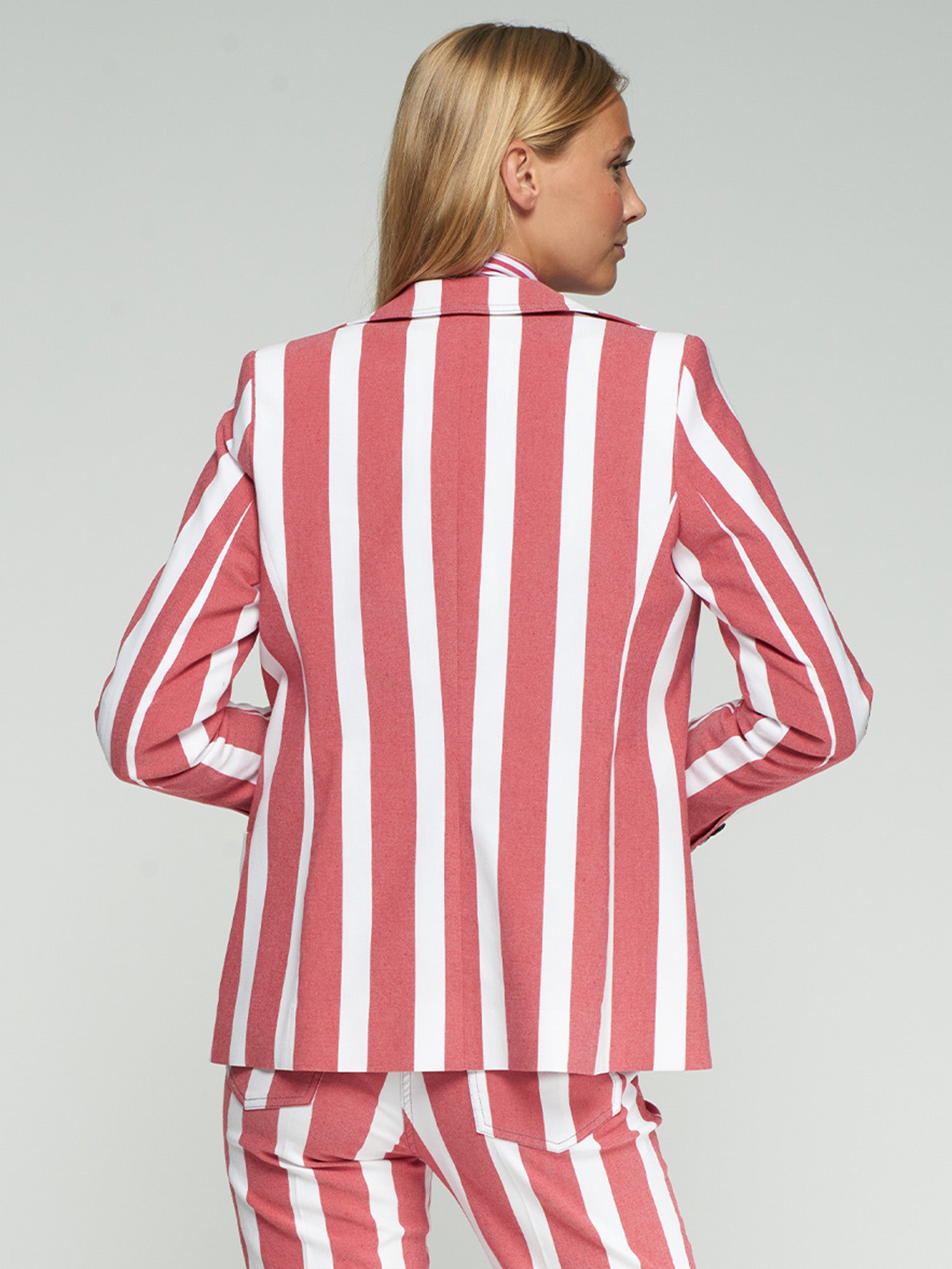 CHAQUETA RAYAS ROJAS PECES ILUSTRADOS