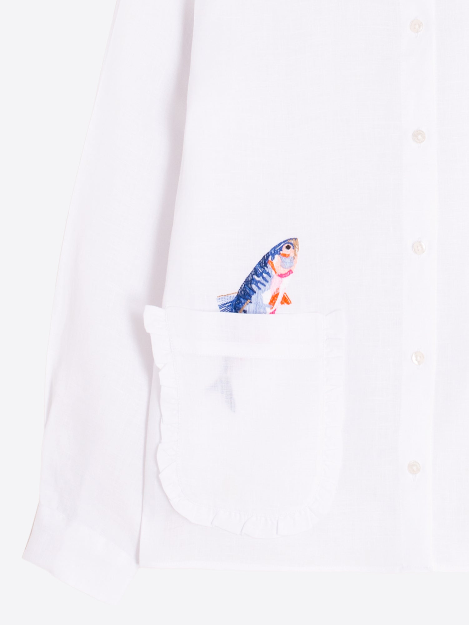 CAMISA BLANCA PECES EN BOLSILLOS