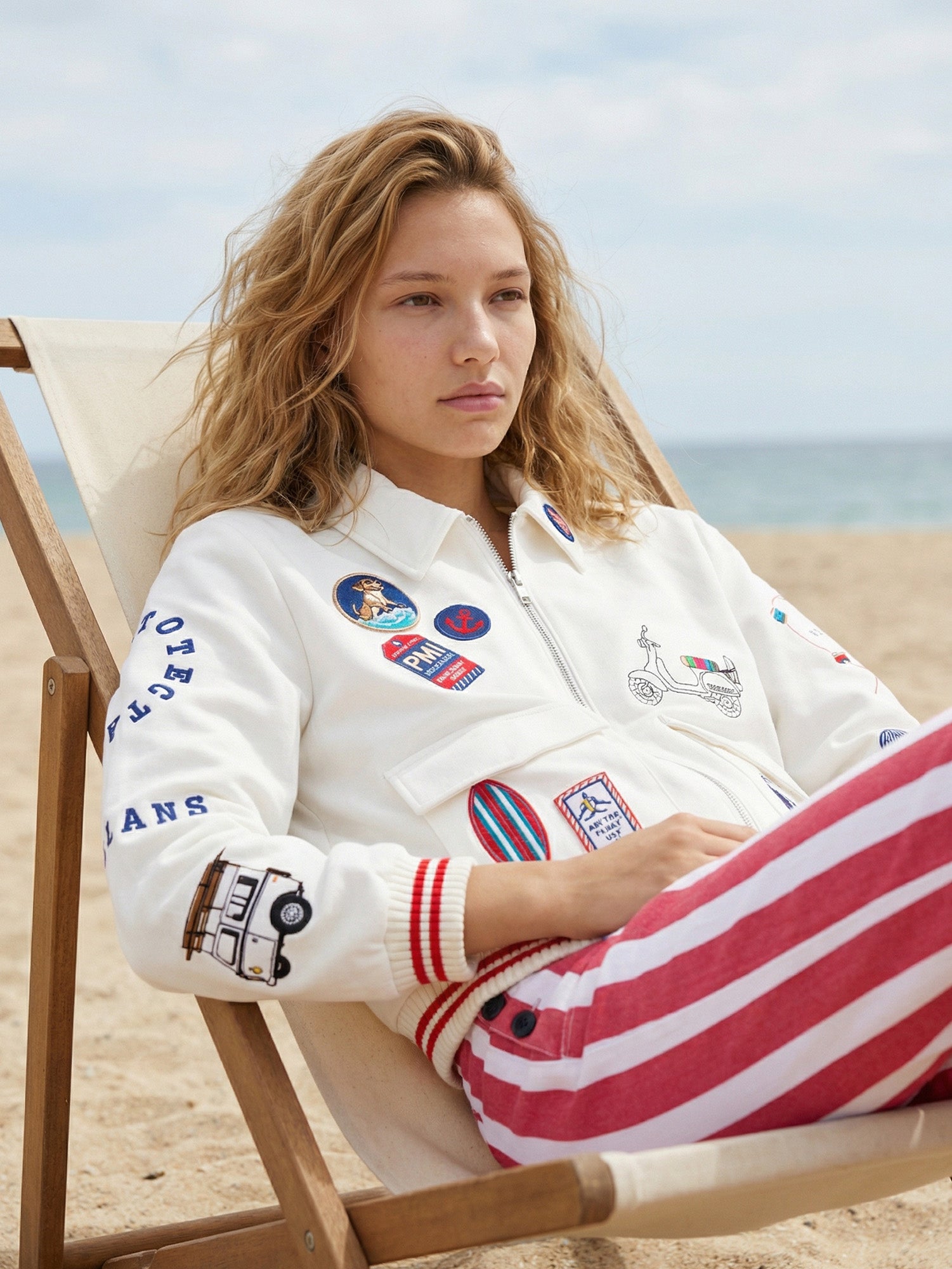 CHAQUETA BOMBER BLANCA BORDADO SURF