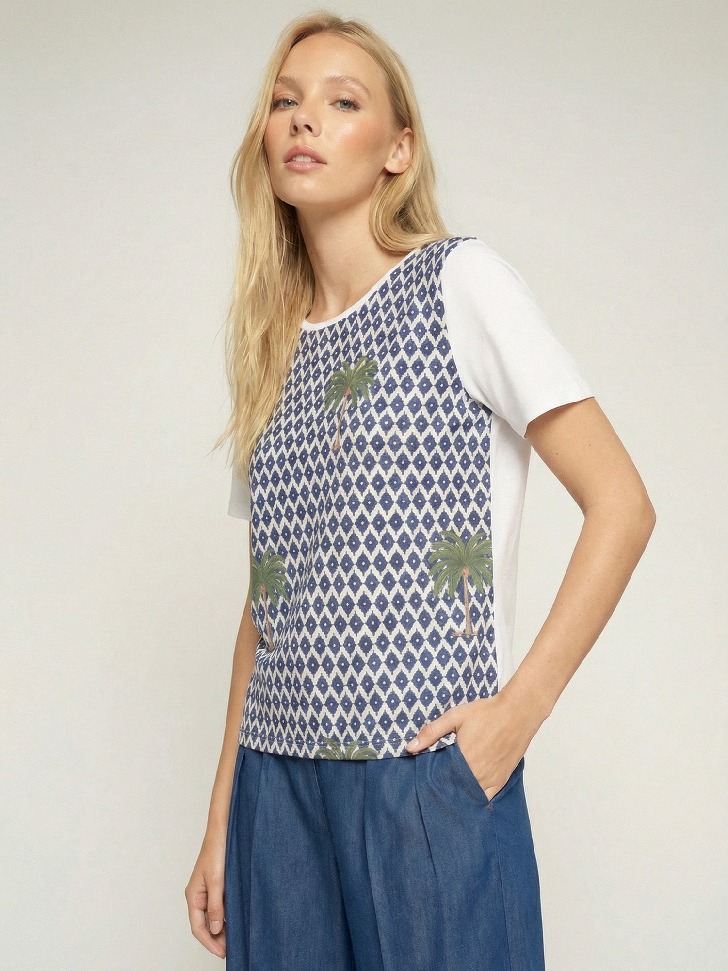 CAMISETA IKAT PALMERAS
